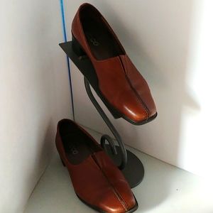 Ecco women's slip on shoes used size 7.5 med. Med. Brown